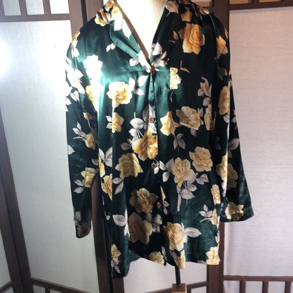 Victoria's Secret Green Floral Satiny Sleep Shirt Button Down Long Sleeve Size M - Picture 3 of 14